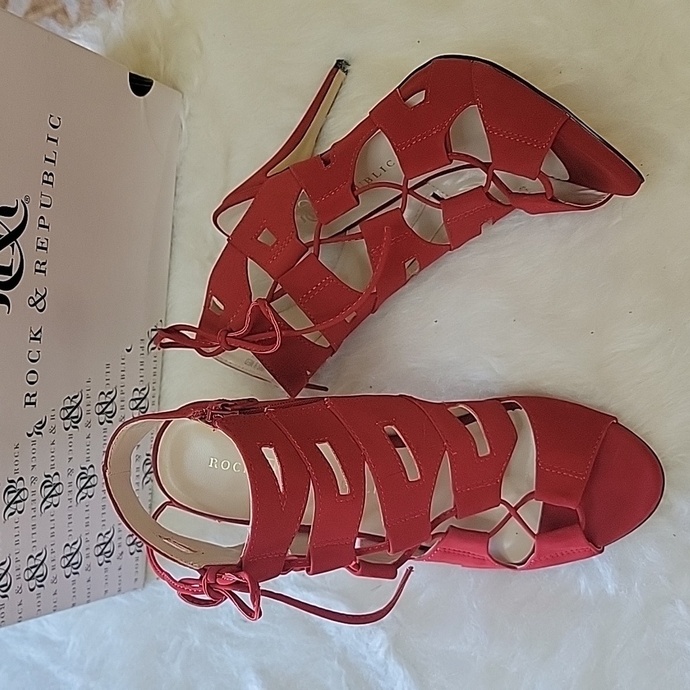 ROCK & REPUBLIC Red Pranna Cut Out Lace Up Open Toe Going Out Glam Bootie Heel 9